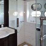 cabine-douche-marbre-Lasa-nautisme-570x600