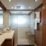 Cabine-douche-marbre-Travertin-nautisme-570x600