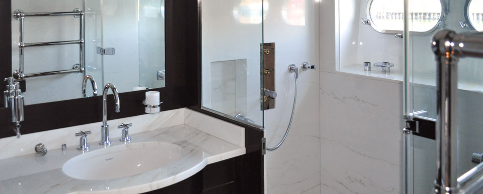 Cabine-douche-marbre-Lasa-nautisme-960x387
